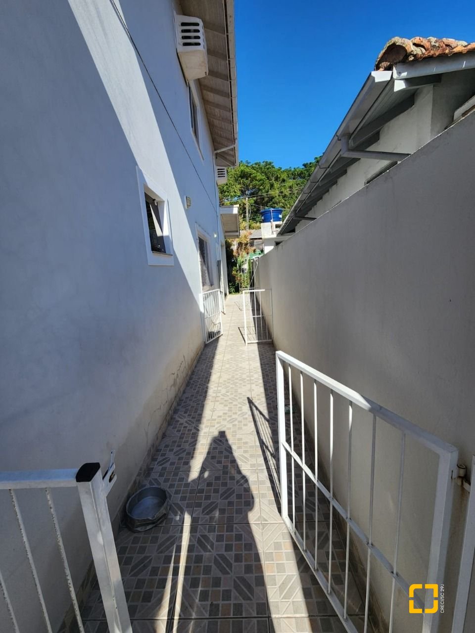 Casa com 204m², 5 quartos (sendo 1 suíte), 4 garagens, no bairro Agronômica em Florianópolis
