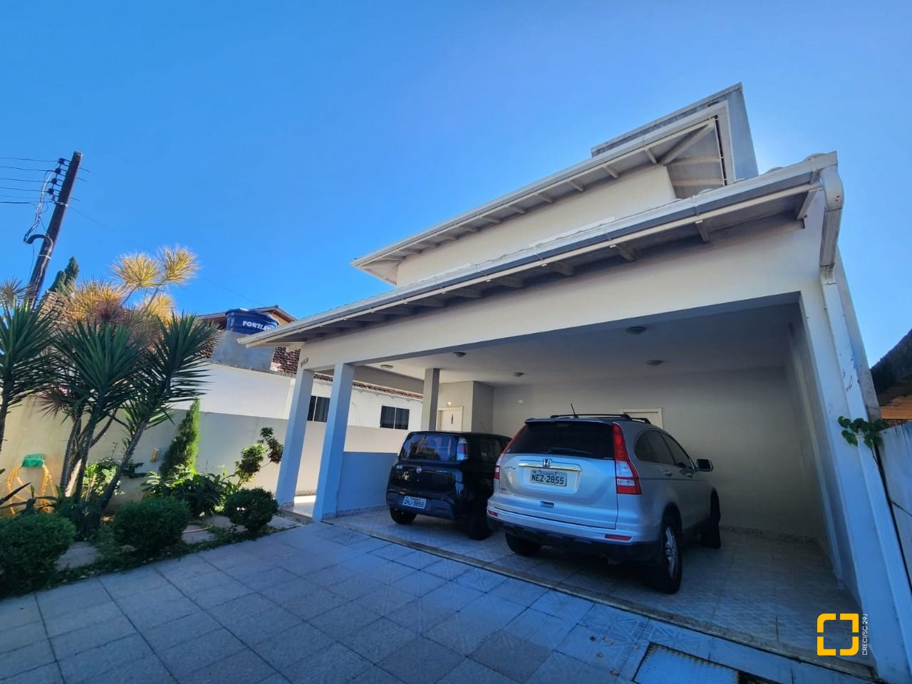 Casa com 204m², 5 quartos (sendo 1 suíte), 4 garagens, no bairro Agronômica em Florianópolis