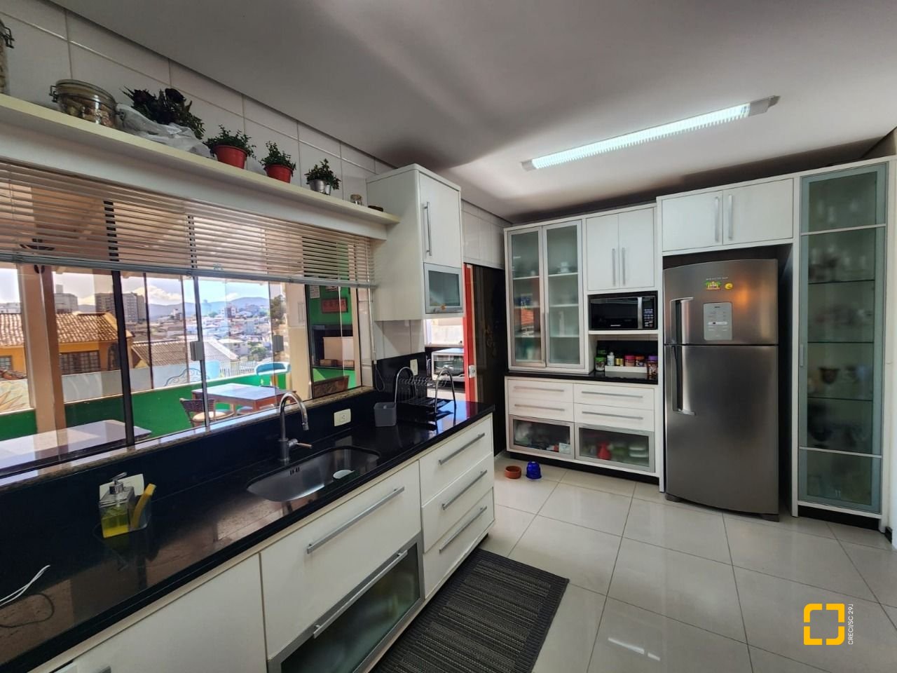 Casa com 204m², 5 quartos (sendo 1 suíte), 4 garagens, no bairro Agronômica em Florianópolis