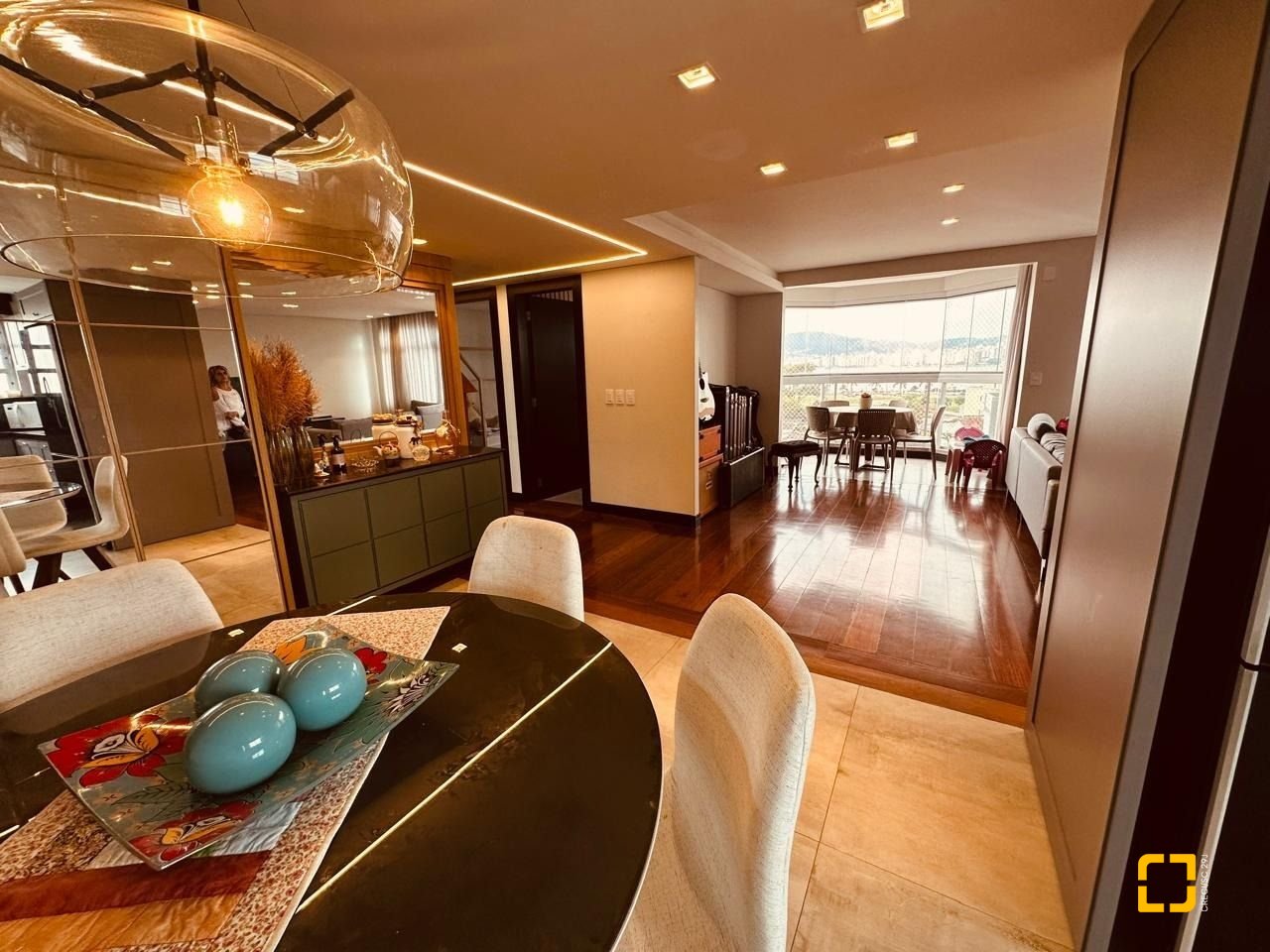 Apartamento com 170m², 3 quartos (sendo 1 suíte), 2 garagens, no bairro Balneário em Florianópolis