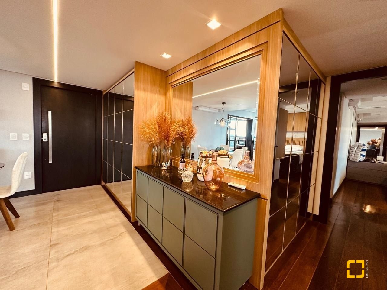Apartamento com 170m², 3 quartos (sendo 1 suíte), 2 garagens, no bairro Balneário em Florianópolis