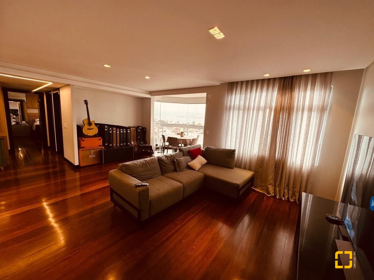 Apartamento com 170m², 3 quartos (sendo 1 suíte), 2 garagens, no bairro Balneário em Florianópolis