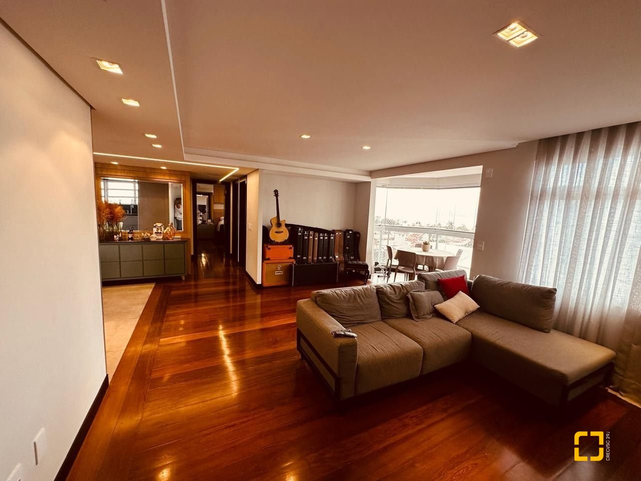 Apartamento com 170m², 3 quartos (sendo 1 suíte), 2 garagens, no bairro Balneário em Florianópolis