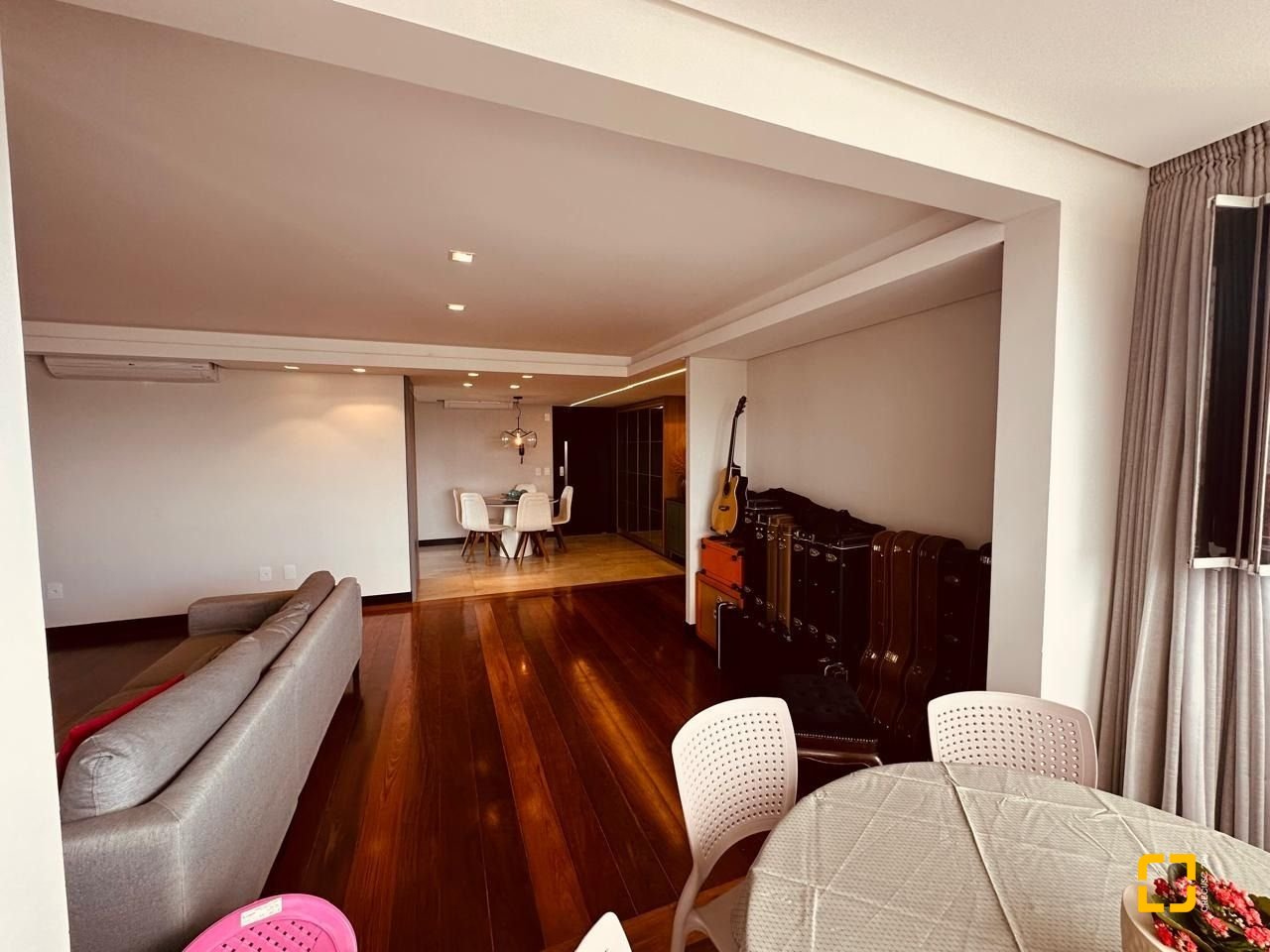 Apartamento com 170m², 3 quartos (sendo 1 suíte), 2 garagens, no bairro Balneário em Florianópolis