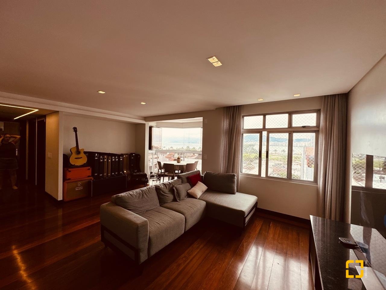 Apartamento com 170m², 3 quartos (sendo 1 suíte), 2 garagens, no bairro Balneário em Florianópolis