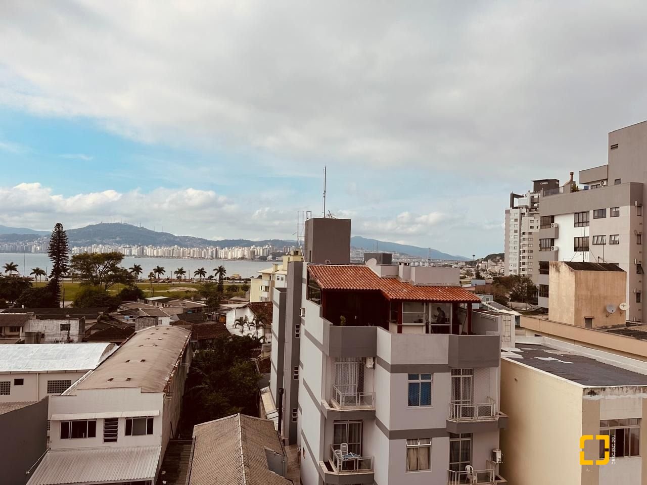 Apartamento com 170m², 3 quartos (sendo 1 suíte), 2 garagens, no bairro Balneário em Florianópolis