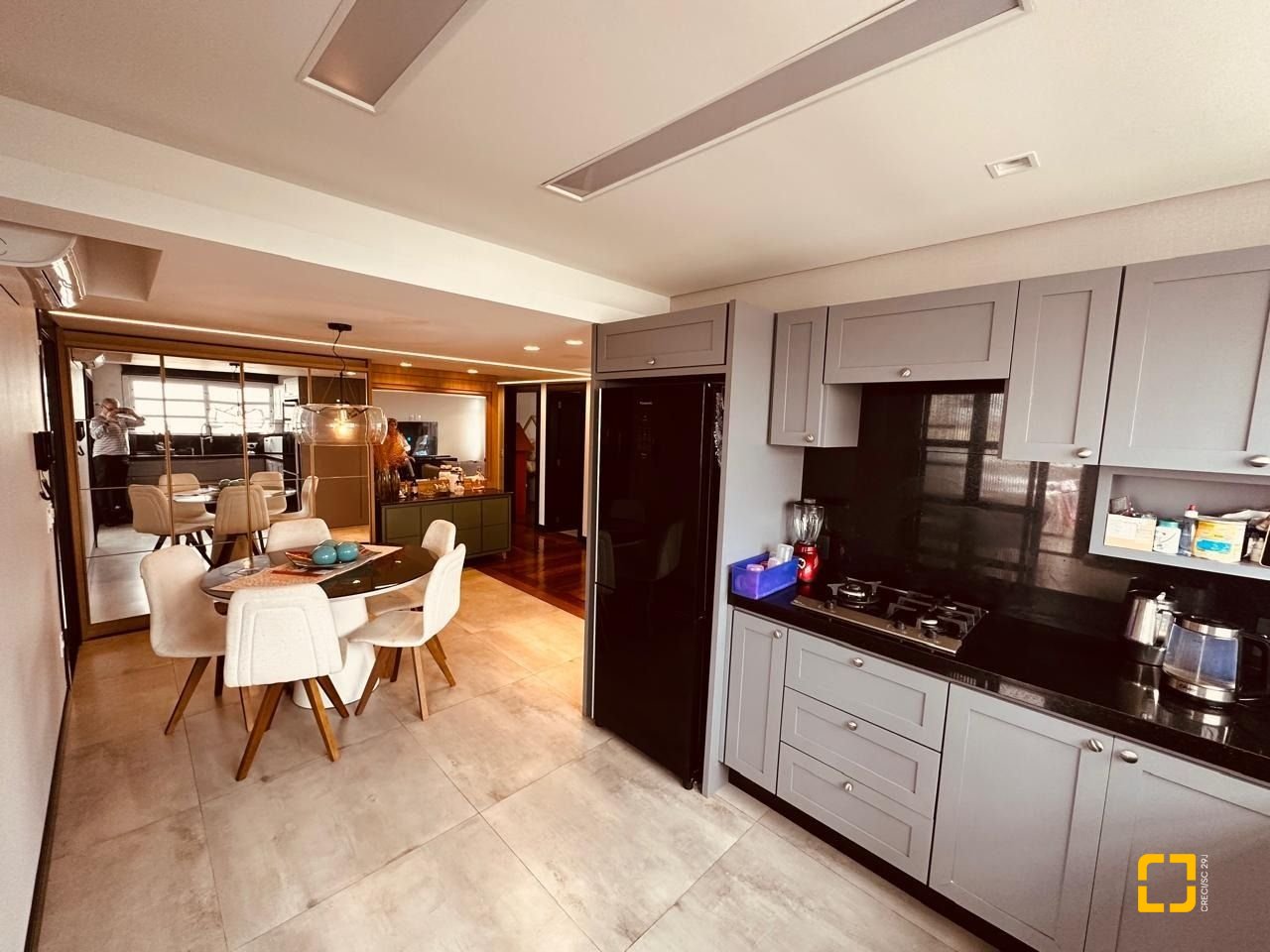 Apartamento com 170m², 3 quartos (sendo 1 suíte), 2 garagens, no bairro Balneário em Florianópolis