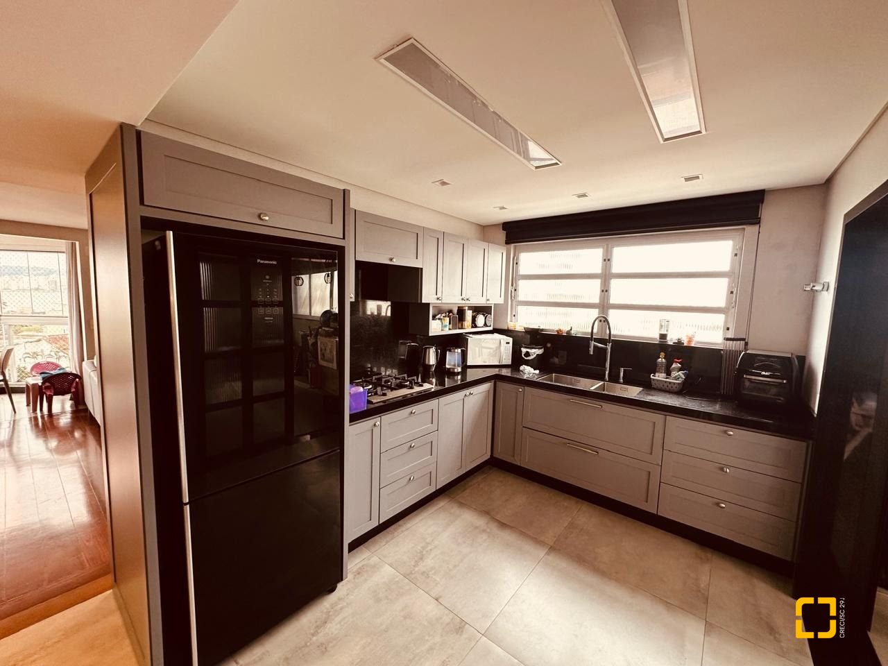 Apartamento com 170m², 3 quartos (sendo 1 suíte), 2 garagens, no bairro Balneário em Florianópolis