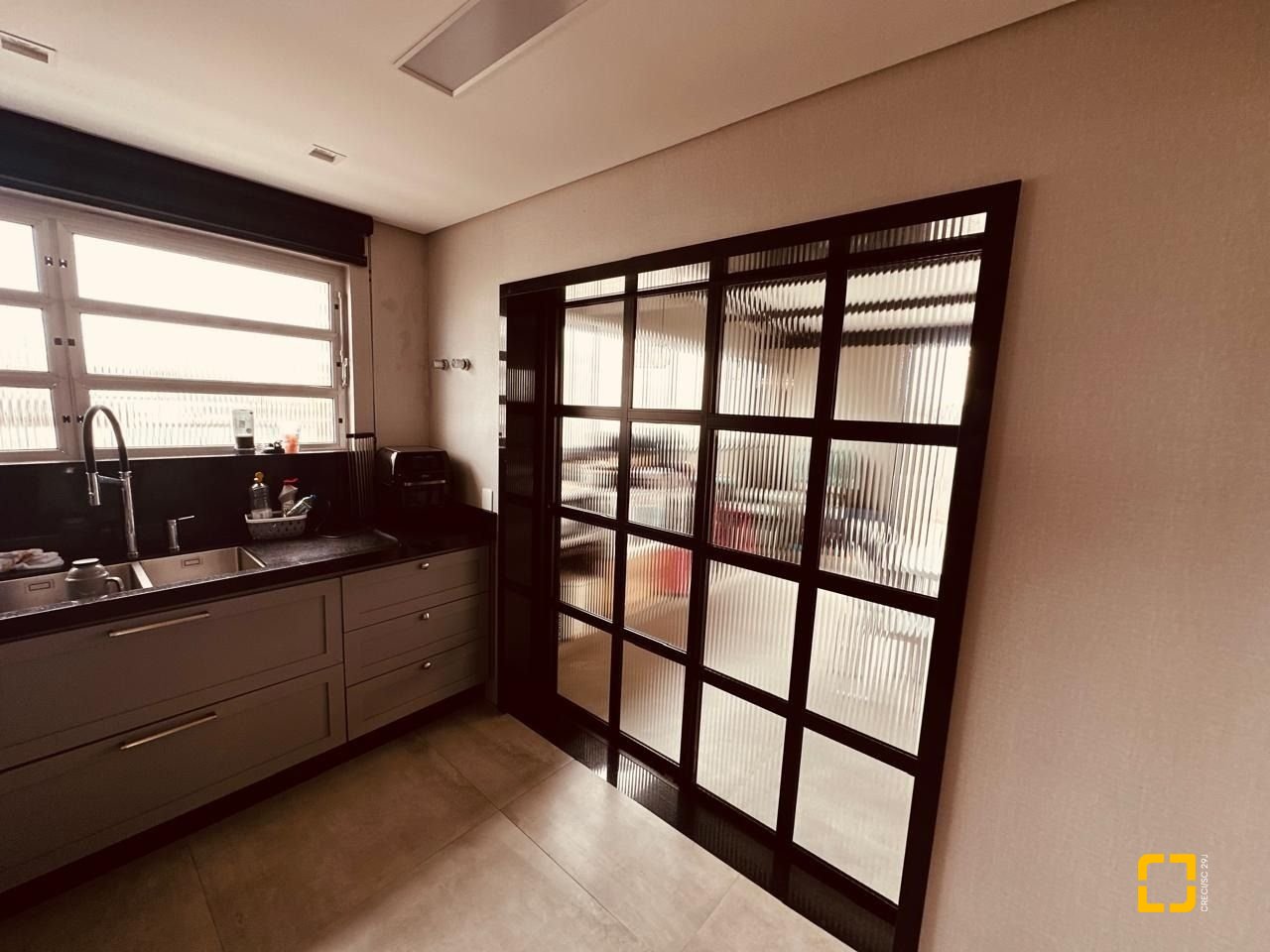 Apartamento com 170m², 3 quartos (sendo 1 suíte), 2 garagens, no bairro Balneário em Florianópolis