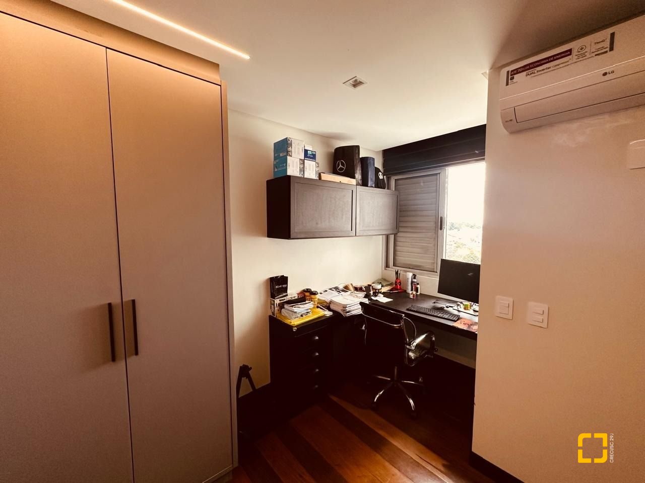 Apartamento com 170m², 3 quartos (sendo 1 suíte), 2 garagens, no bairro Balneário em Florianópolis