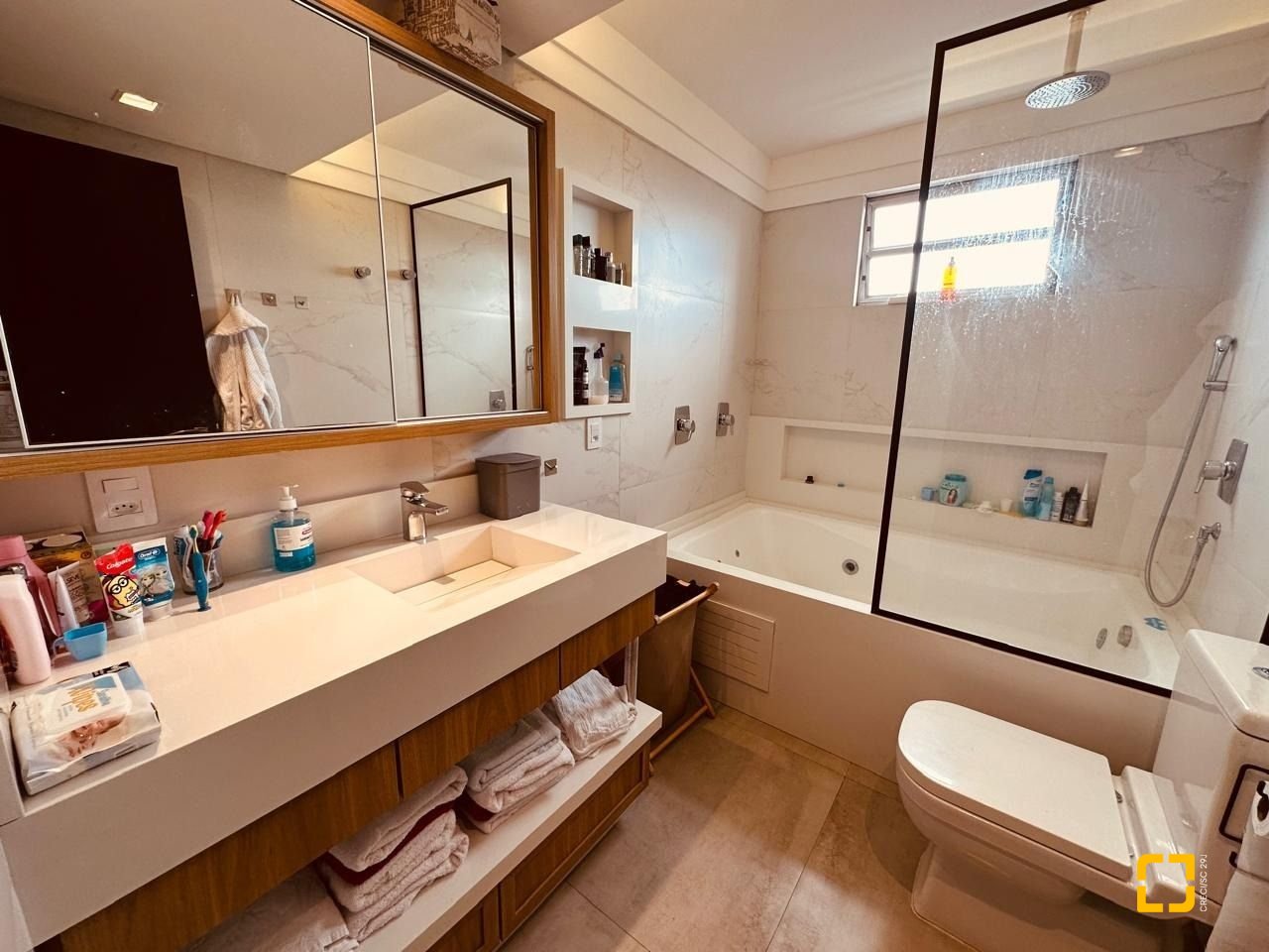 Apartamento com 170m², 3 quartos (sendo 1 suíte), 2 garagens, no bairro Balneário em Florianópolis