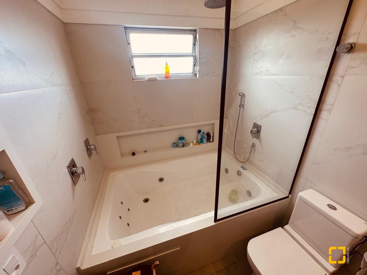 Apartamento com 170m², 3 quartos (sendo 1 suíte), 2 garagens, no bairro Balneário em Florianópolis