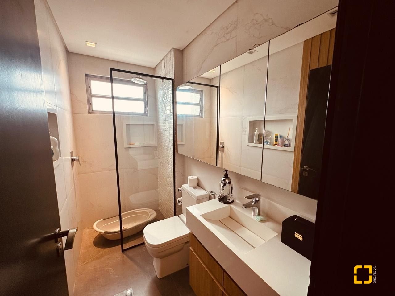 Apartamento com 170m², 3 quartos (sendo 1 suíte), 2 garagens, no bairro Balneário em Florianópolis