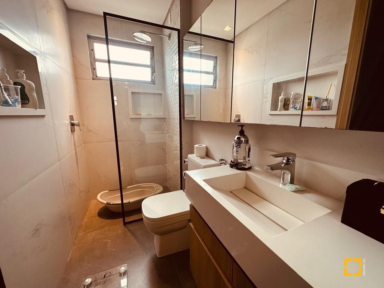 Apartamento com 170m², 3 quartos (sendo 1 suíte), 2 garagens, no bairro Balneário em Florianópolis