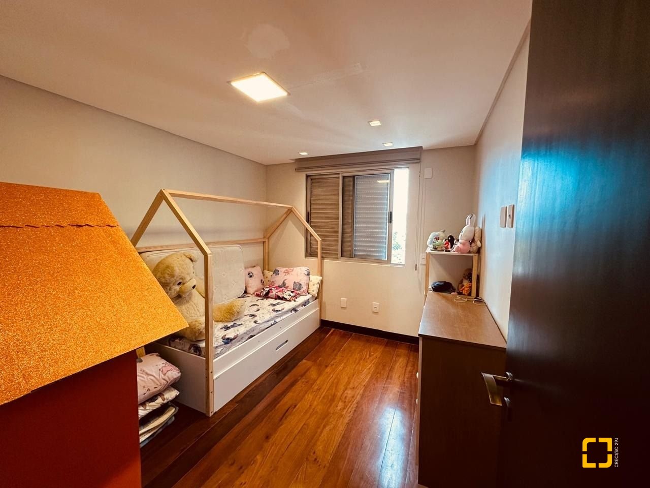 Apartamento com 170m², 3 quartos (sendo 1 suíte), 2 garagens, no bairro Balneário em Florianópolis