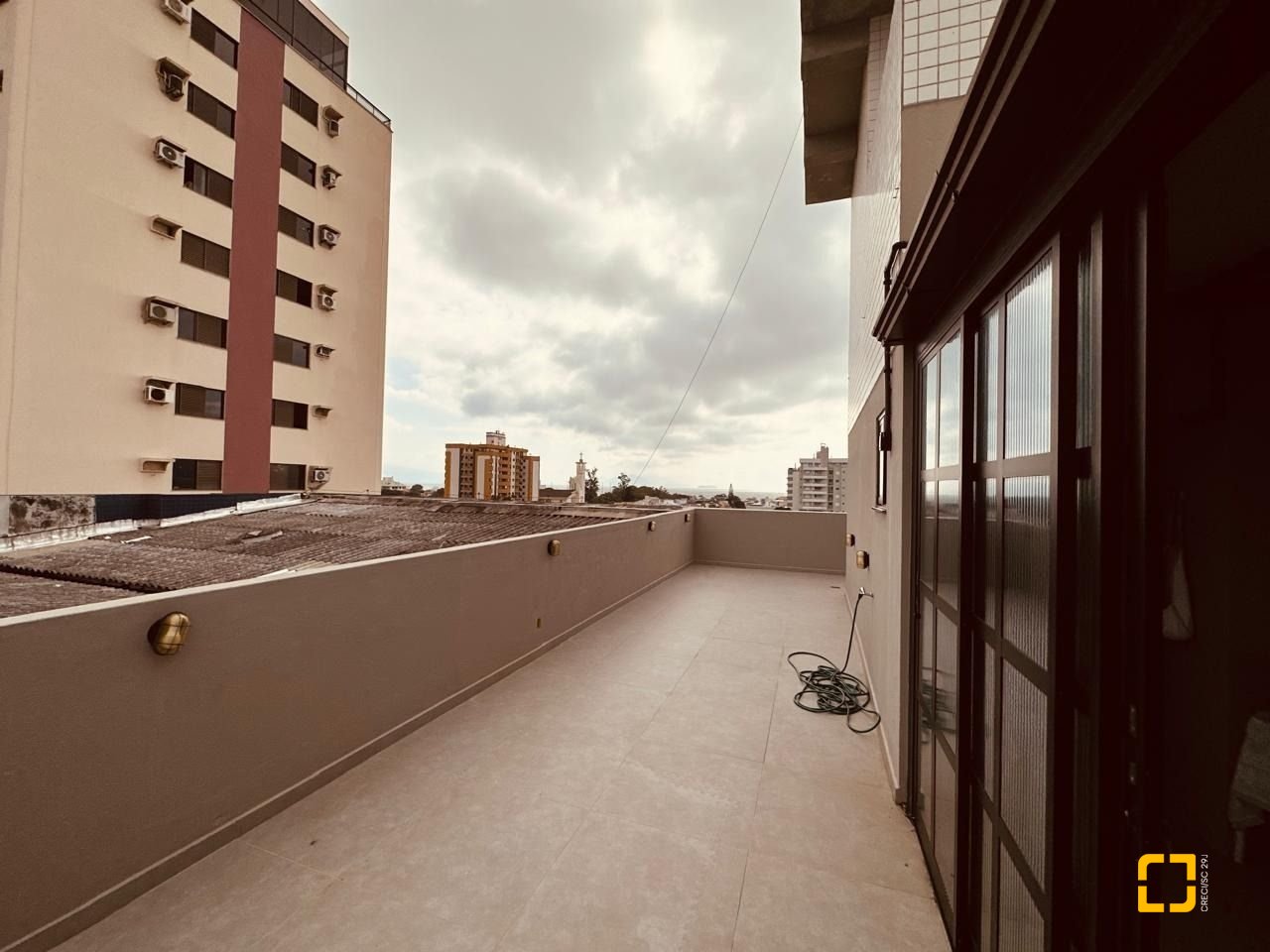 Apartamento com 170m², 3 quartos (sendo 1 suíte), 2 garagens, no bairro Balneário em Florianópolis