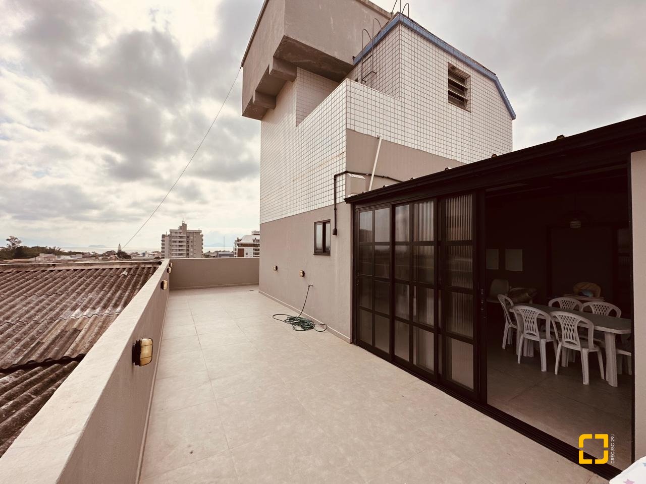 Apartamento com 170m², 3 quartos (sendo 1 suíte), 2 garagens, no bairro Balneário em Florianópolis