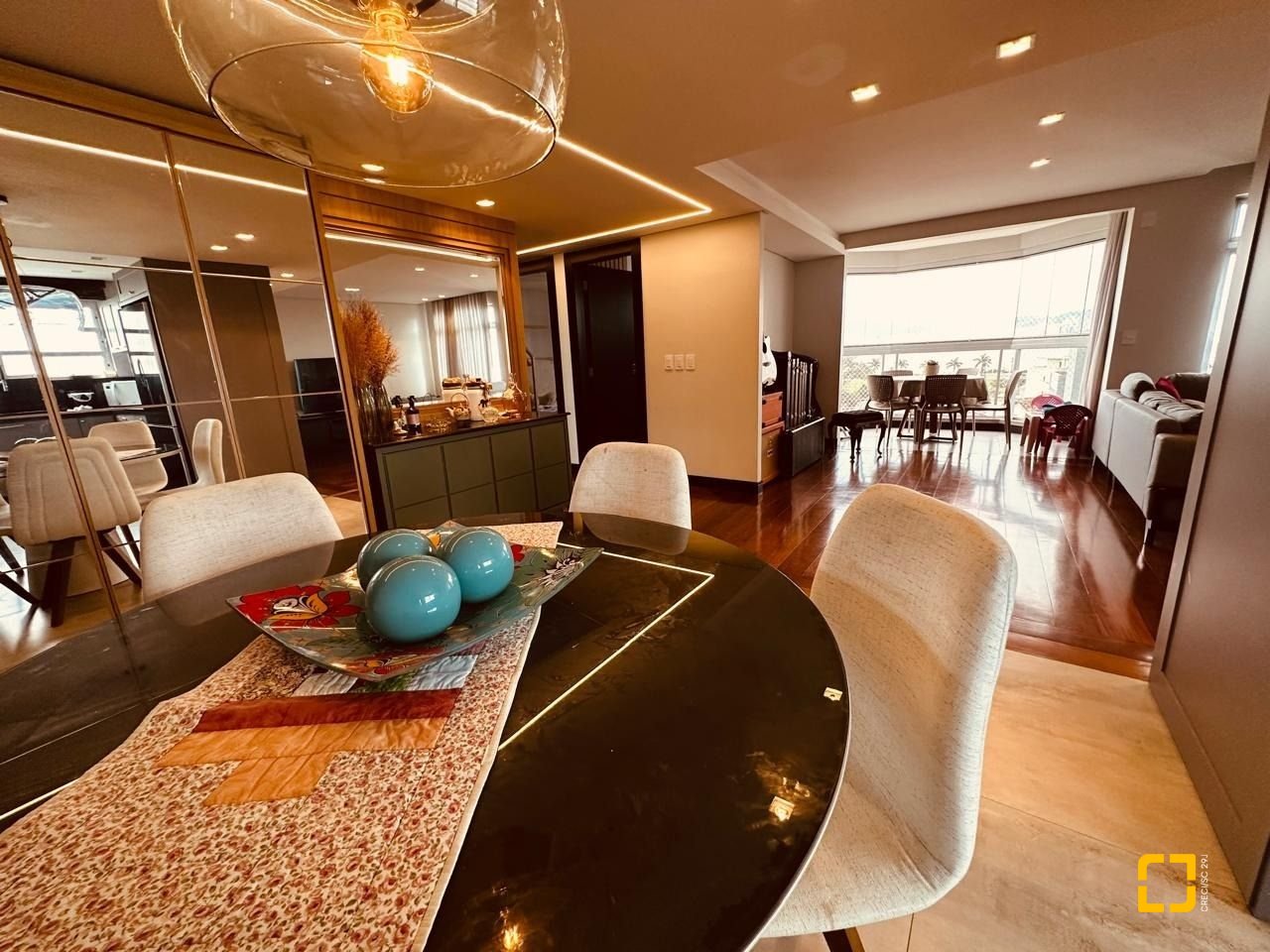 Apartamento com 170m², 3 quartos (sendo 1 suíte), 2 garagens, no bairro Balneário em Florianópolis