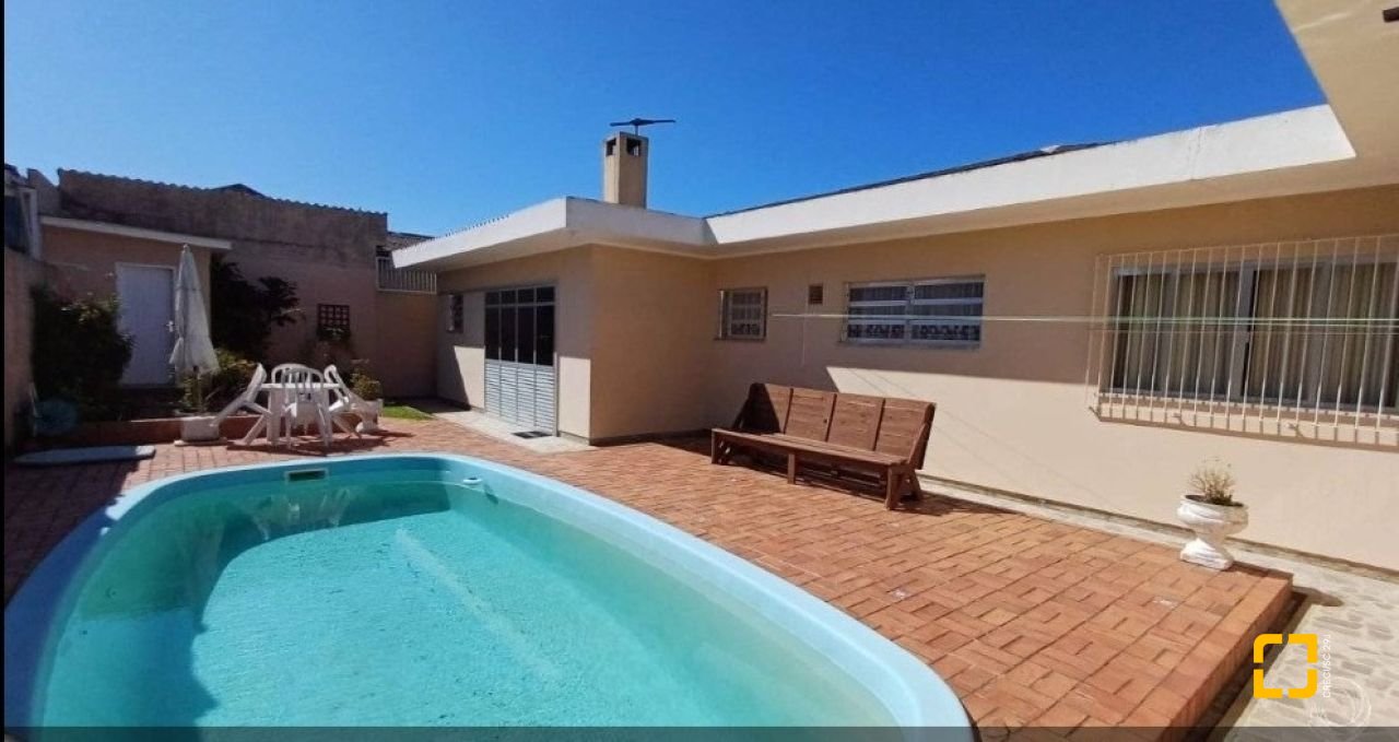 Casa com 315m², 8 quartos (sendo 3 suítes), 3 garagens, no bairro Capoeiras em Florianópolis