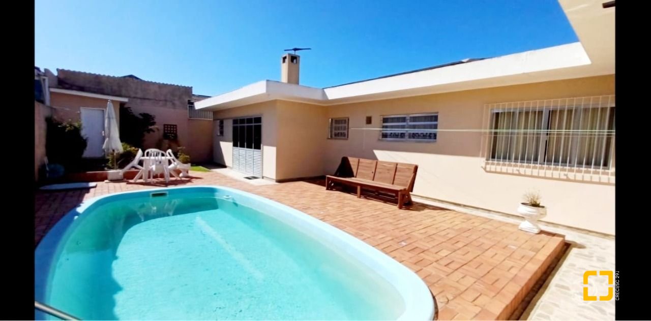 Casa com 315m², 8 quartos (sendo 3 suítes), 3 garagens, no bairro Capoeiras em Florianópolis