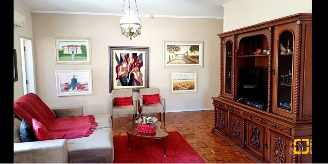 Casa com 315m², 8 quartos (sendo 3 suítes), 3 garagens, no bairro Capoeiras em Florianópolis