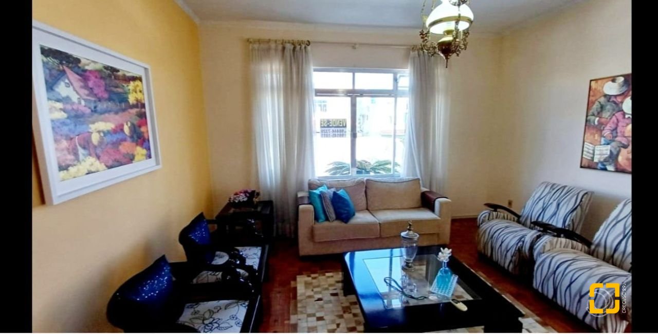Casa com 315m², 8 quartos (sendo 3 suítes), 3 garagens, no bairro Capoeiras em Florianópolis