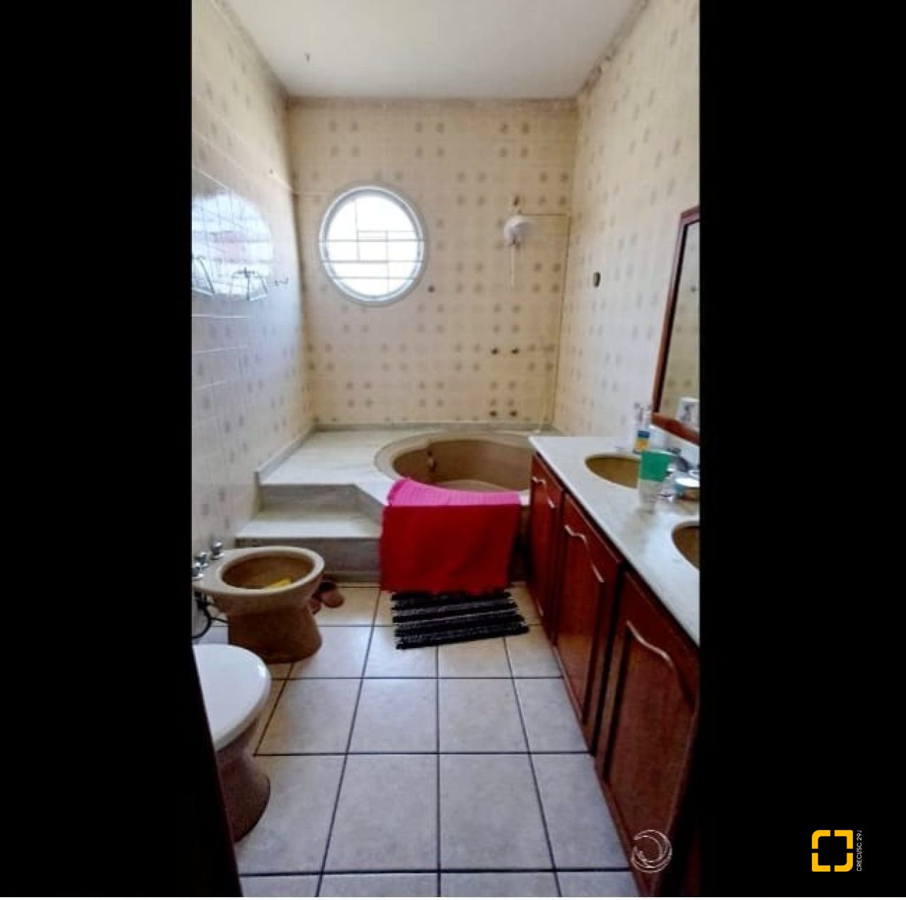 Casa com 315m², 8 quartos (sendo 3 suítes), 3 garagens, no bairro Capoeiras em Florianópolis