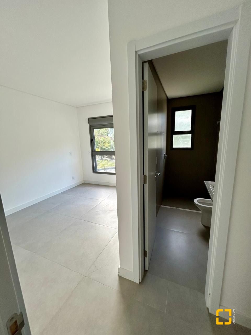 Apartamento com 178m², 6 quartos (sendo 3 suítes), 2 garagens, no bairro Cacupé em Florianópolis