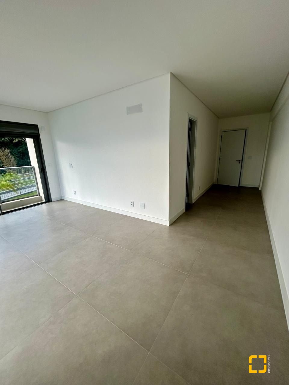 Apartamento com 178m², 6 quartos (sendo 3 suítes), 2 garagens, no bairro Cacupé em Florianópolis