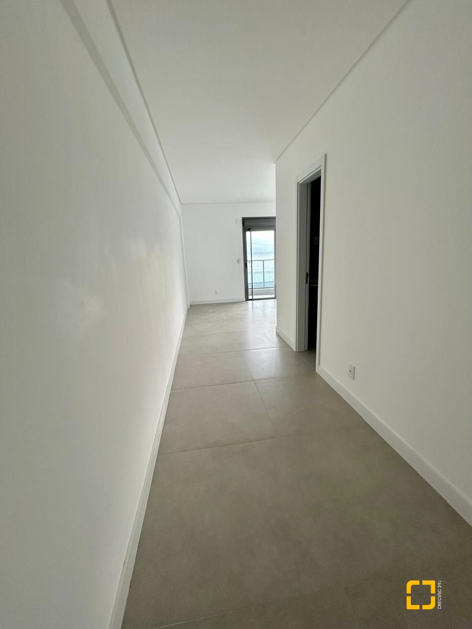 Apartamento com 178m², 6 quartos (sendo 3 suítes), 2 garagens, no bairro Cacupé em Florianópolis