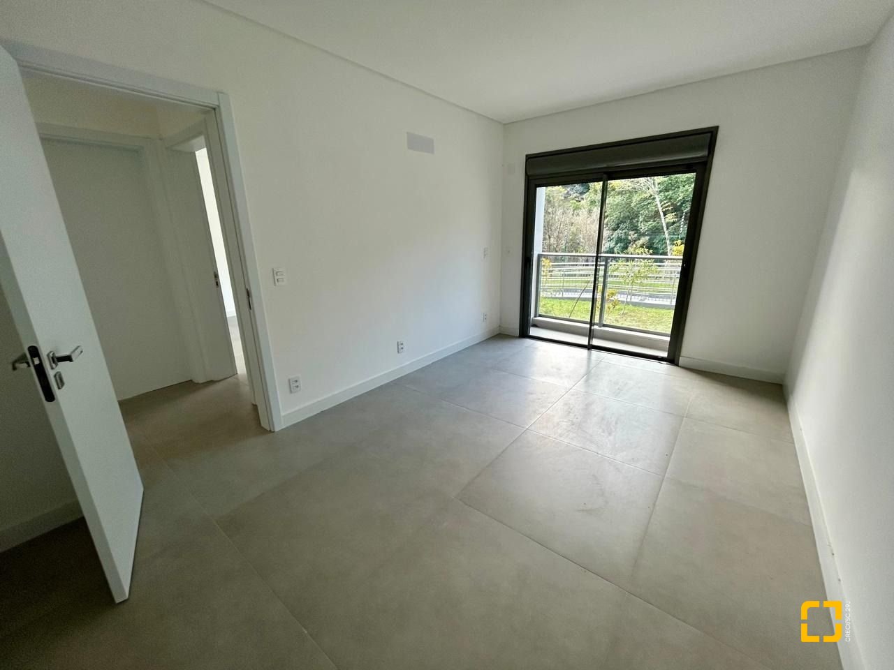Apartamento com 178m², 6 quartos (sendo 3 suítes), 2 garagens, no bairro Cacupé em Florianópolis