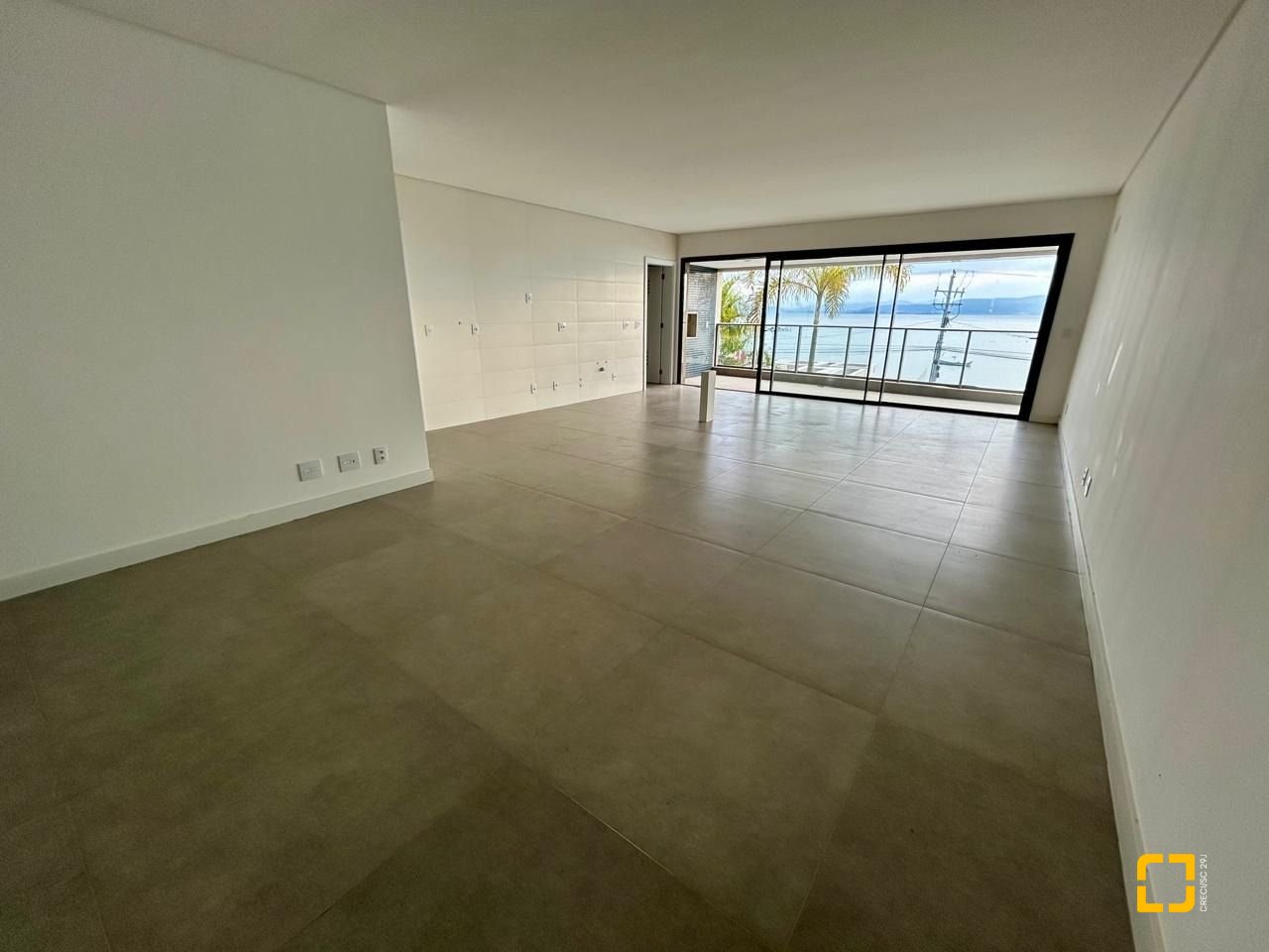 Apartamento com 178m², 6 quartos (sendo 3 suítes), 2 garagens, no bairro Cacupé em Florianópolis