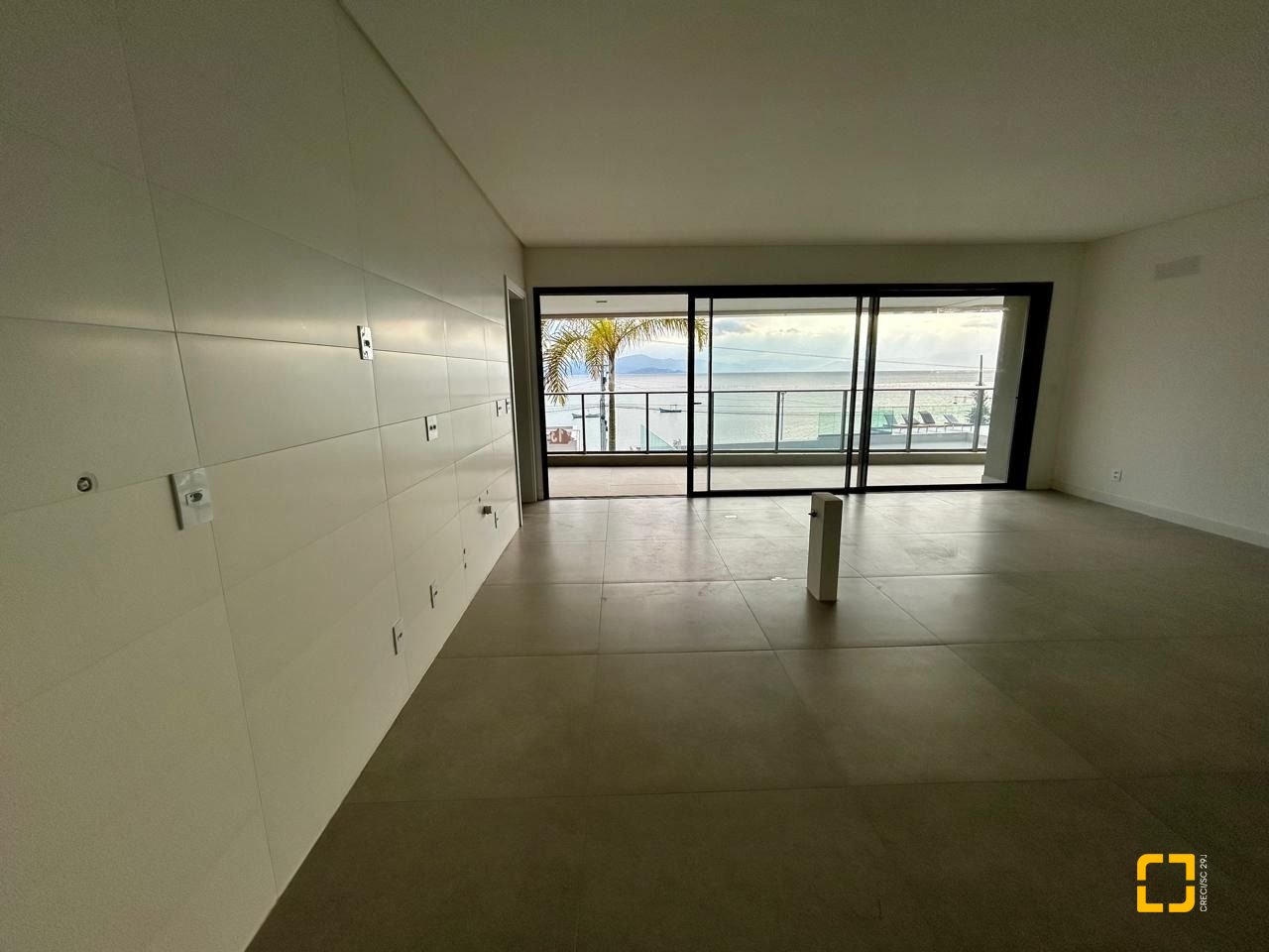 Apartamento com 178m², 6 quartos (sendo 3 suítes), 2 garagens, no bairro Cacupé em Florianópolis