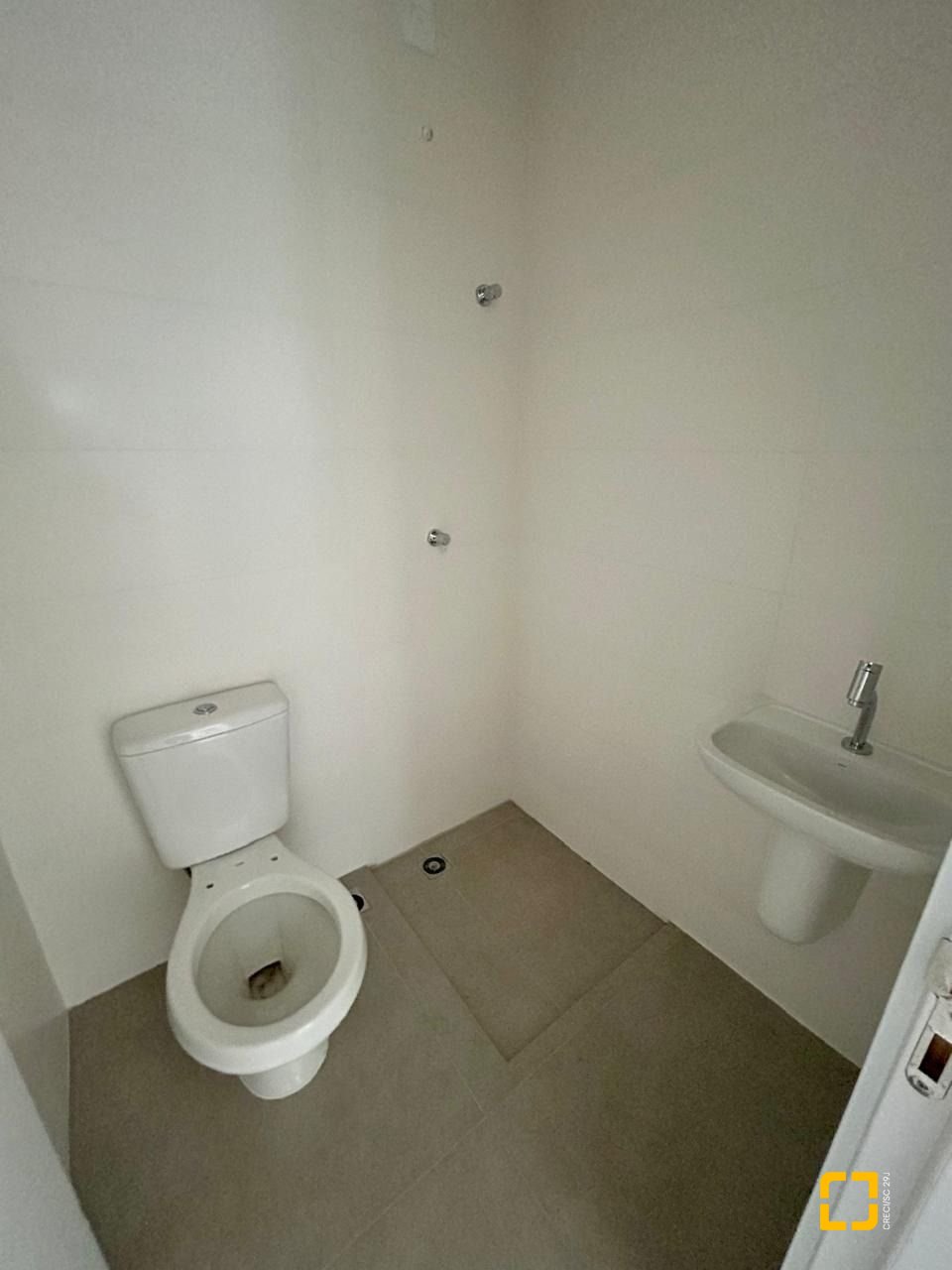 Apartamento com 178m², 6 quartos (sendo 3 suítes), 2 garagens, no bairro Cacupé em Florianópolis