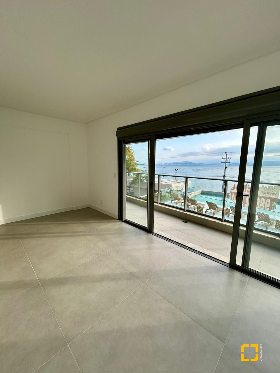 Apartamento com 178m², 6 quartos (sendo 3 suítes), 2 garagens, no bairro Cacupé em Florianópolis