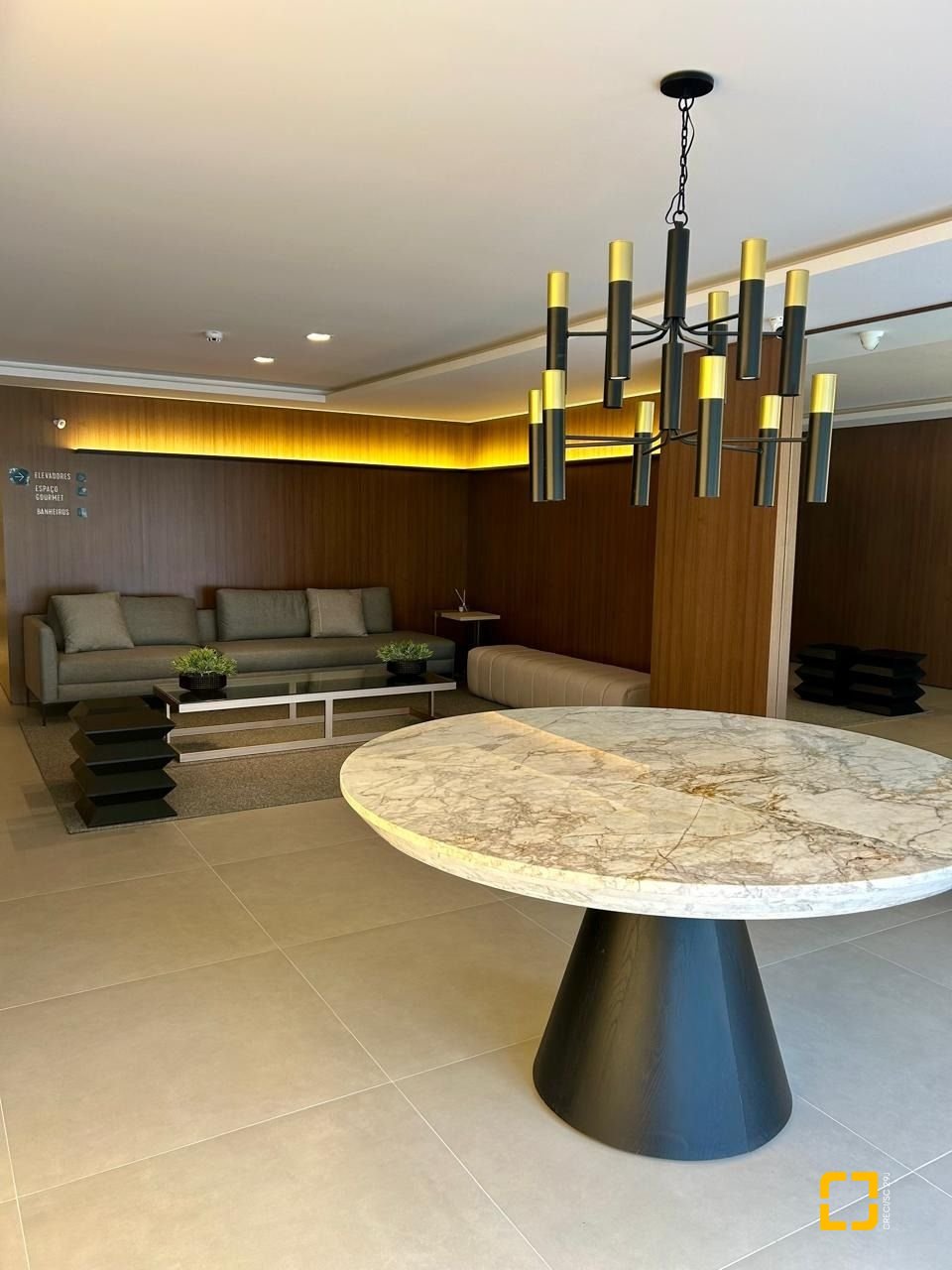 Apartamento com 178m², 6 quartos (sendo 3 suítes), 2 garagens, no bairro Cacupé em Florianópolis