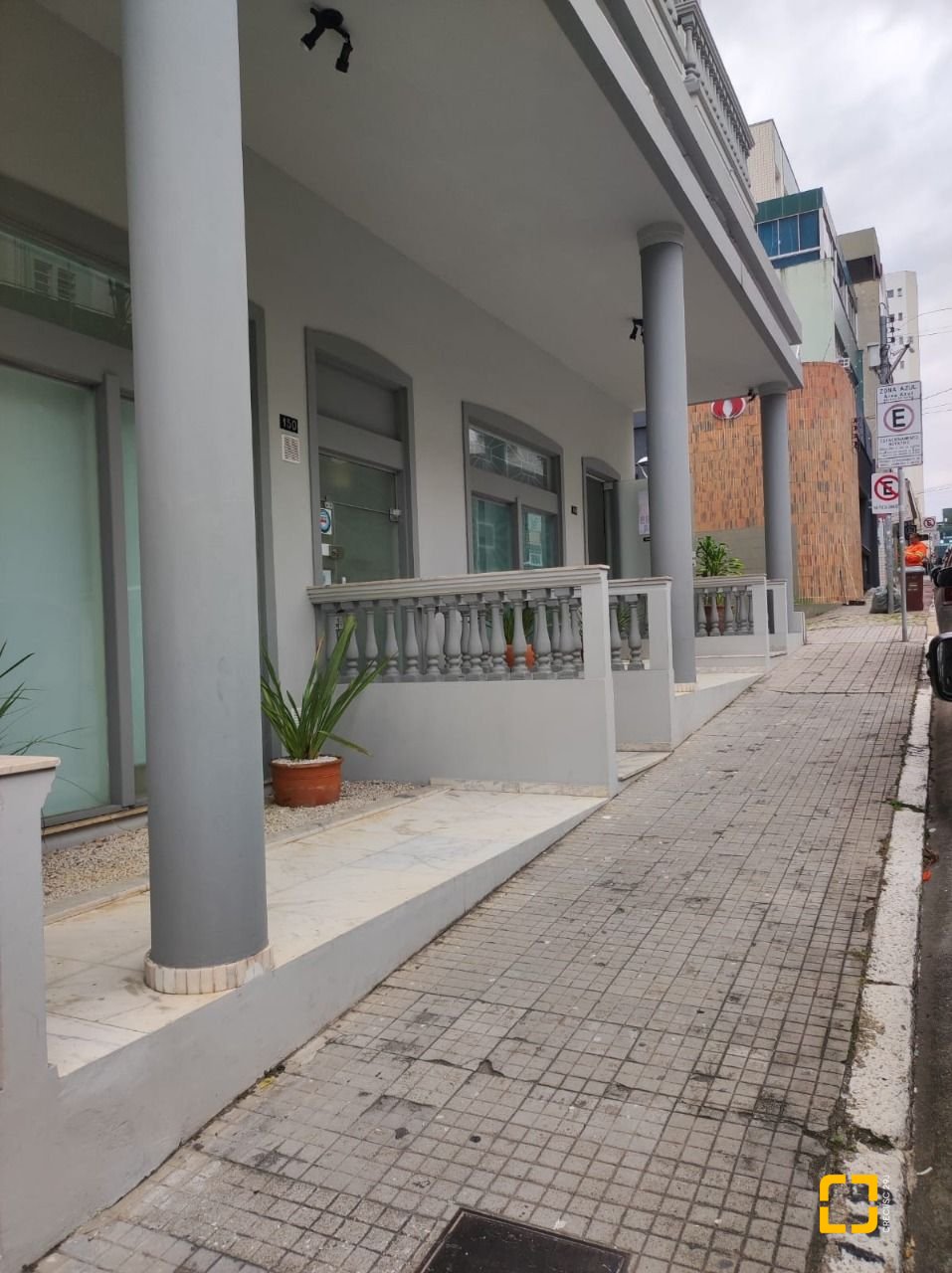 Sala com 77m², no bairro Centro em Florianópolis
