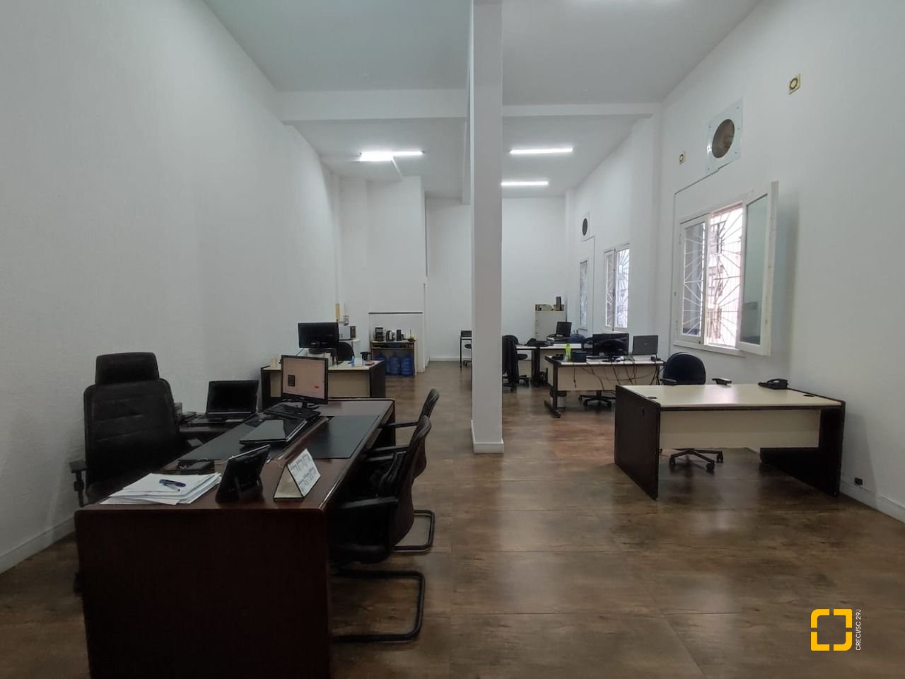 Sala com 77m², no bairro Centro em Florianópolis