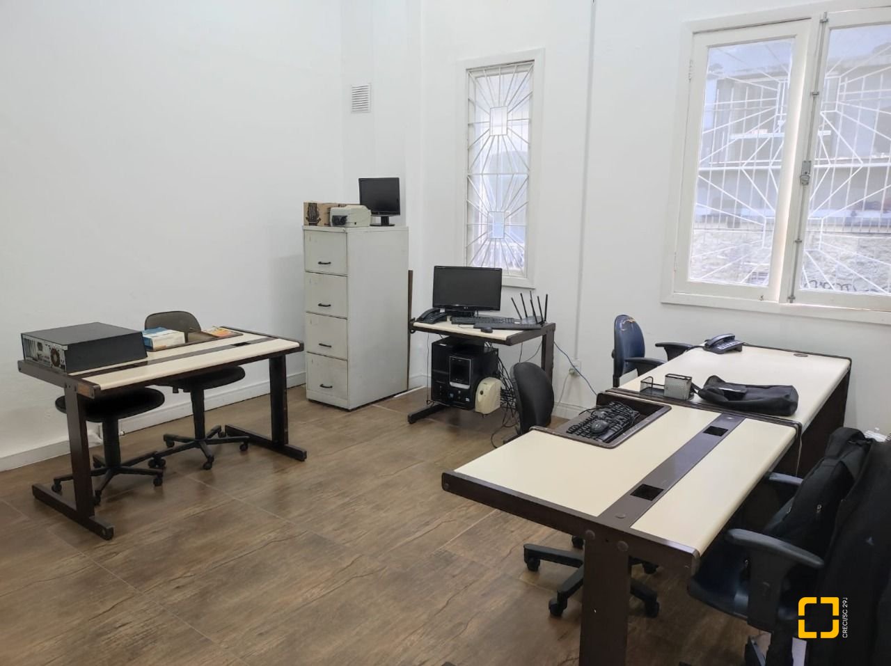 Sala com 77m², no bairro Centro em Florianópolis