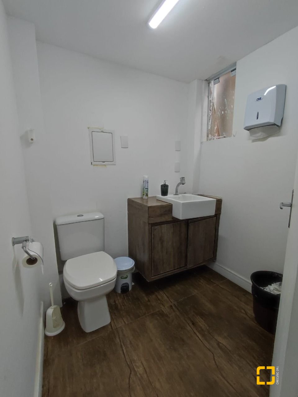 Sala com 77m², no bairro Centro em Florianópolis
