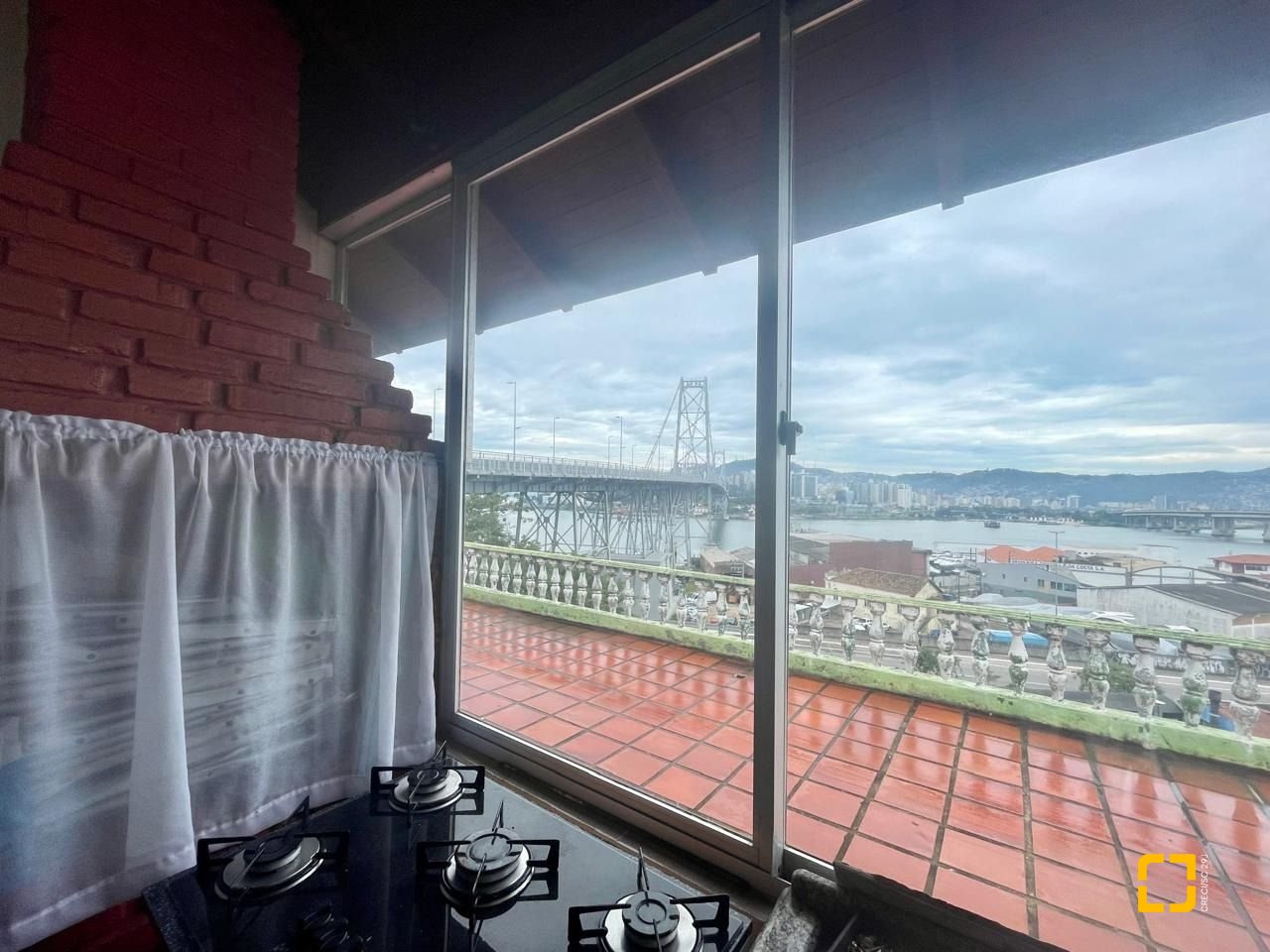Casa com 584m², 7 quartos (sendo 1 suíte), no bairro Estreito em Florianópolis