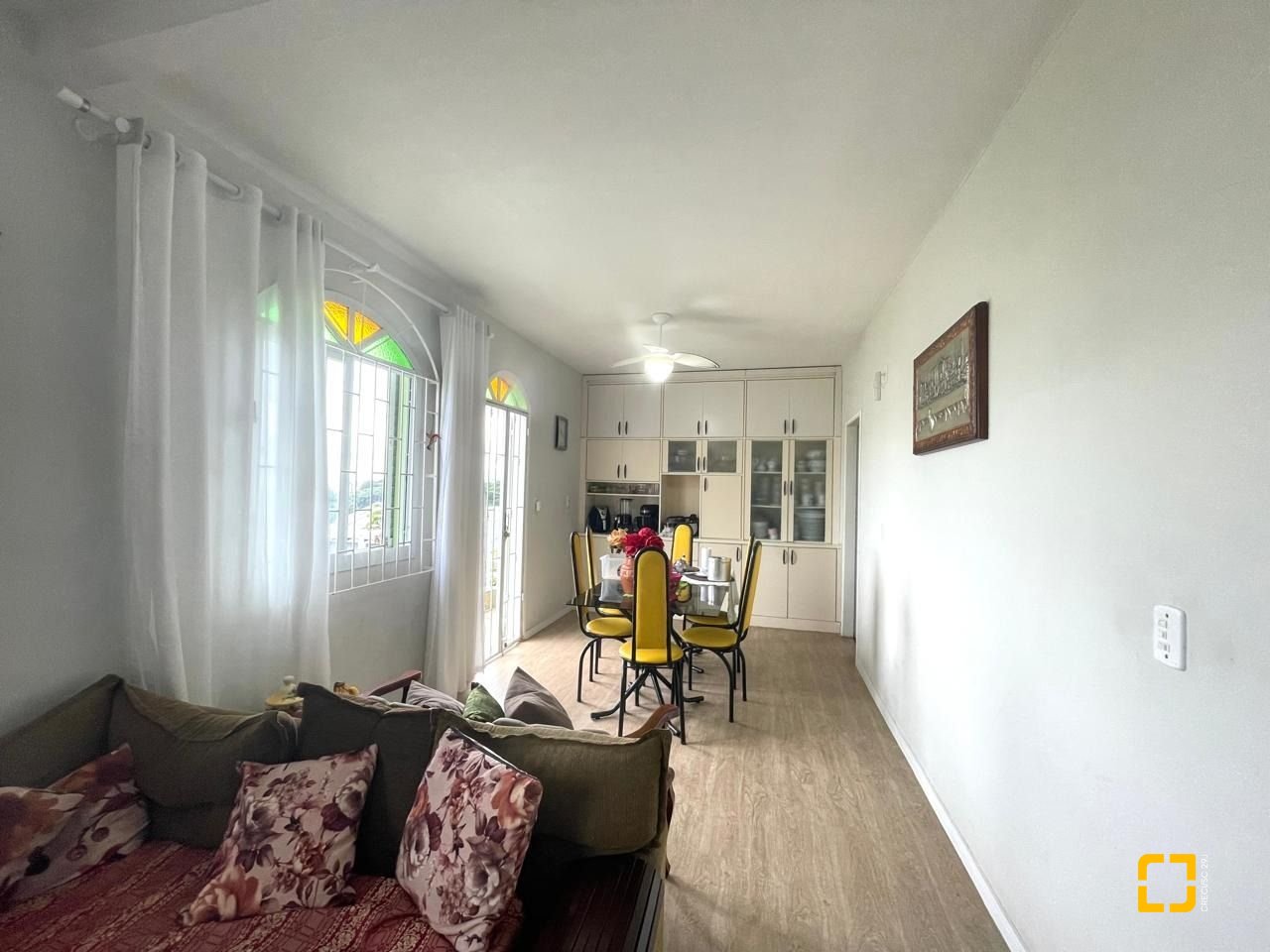 Casa com 584m², 7 quartos (sendo 1 suíte), no bairro Estreito em Florianópolis