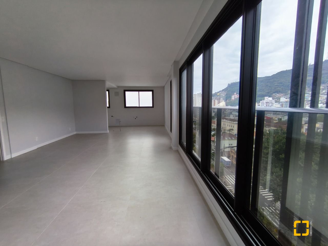 Apartamento com 113m², 4 quartos (sendo 1 suíte), 2 garagens, no bairro Centro em Florianópolis