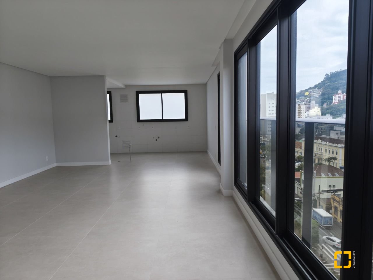 Apartamento com 113m², 4 quartos (sendo 1 suíte), 2 garagens, no bairro Centro em Florianópolis