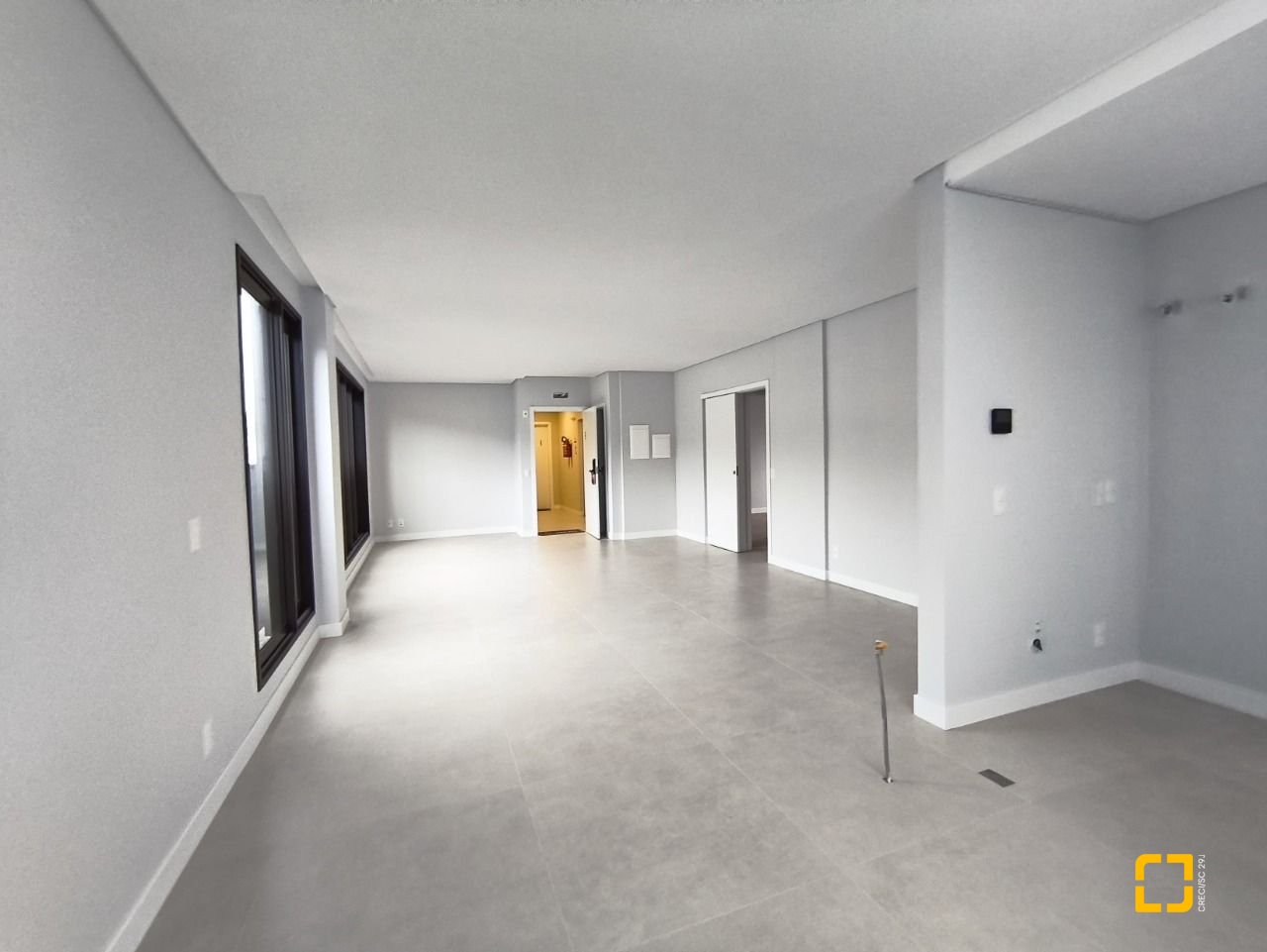 Apartamento com 113m², 4 quartos (sendo 1 suíte), 2 garagens, no bairro Centro em Florianópolis