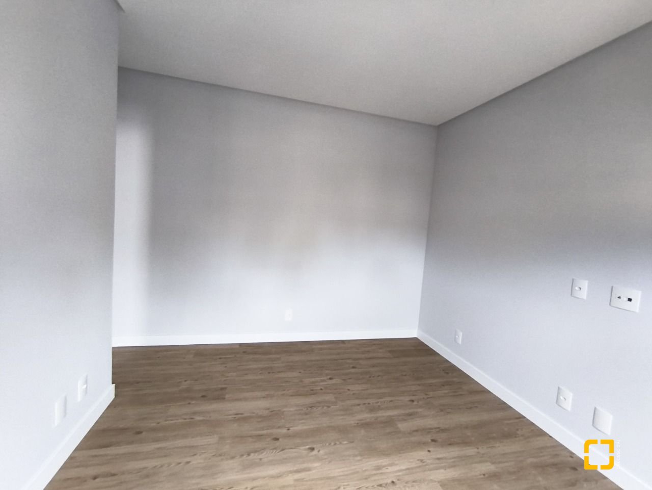 Apartamento com 113m², 4 quartos (sendo 1 suíte), 2 garagens, no bairro Centro em Florianópolis