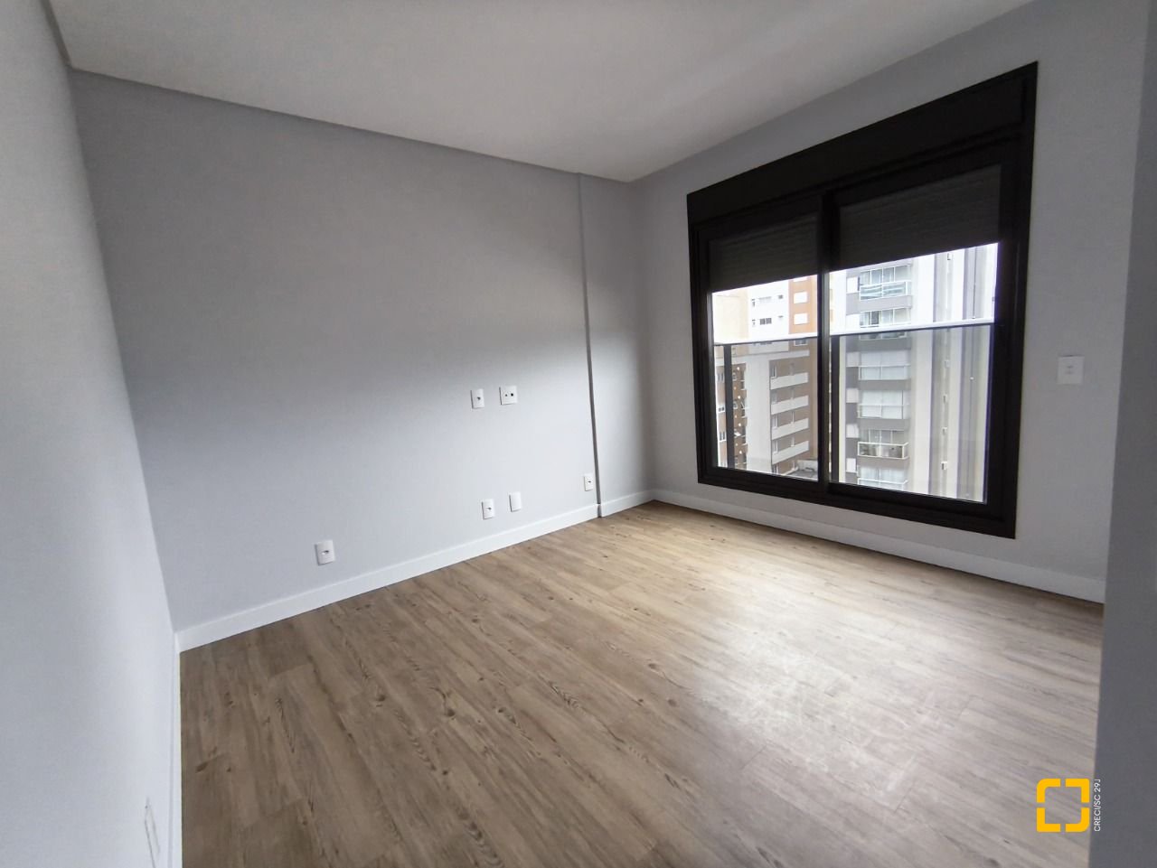 Apartamento com 113m², 4 quartos (sendo 1 suíte), 2 garagens, no bairro Centro em Florianópolis