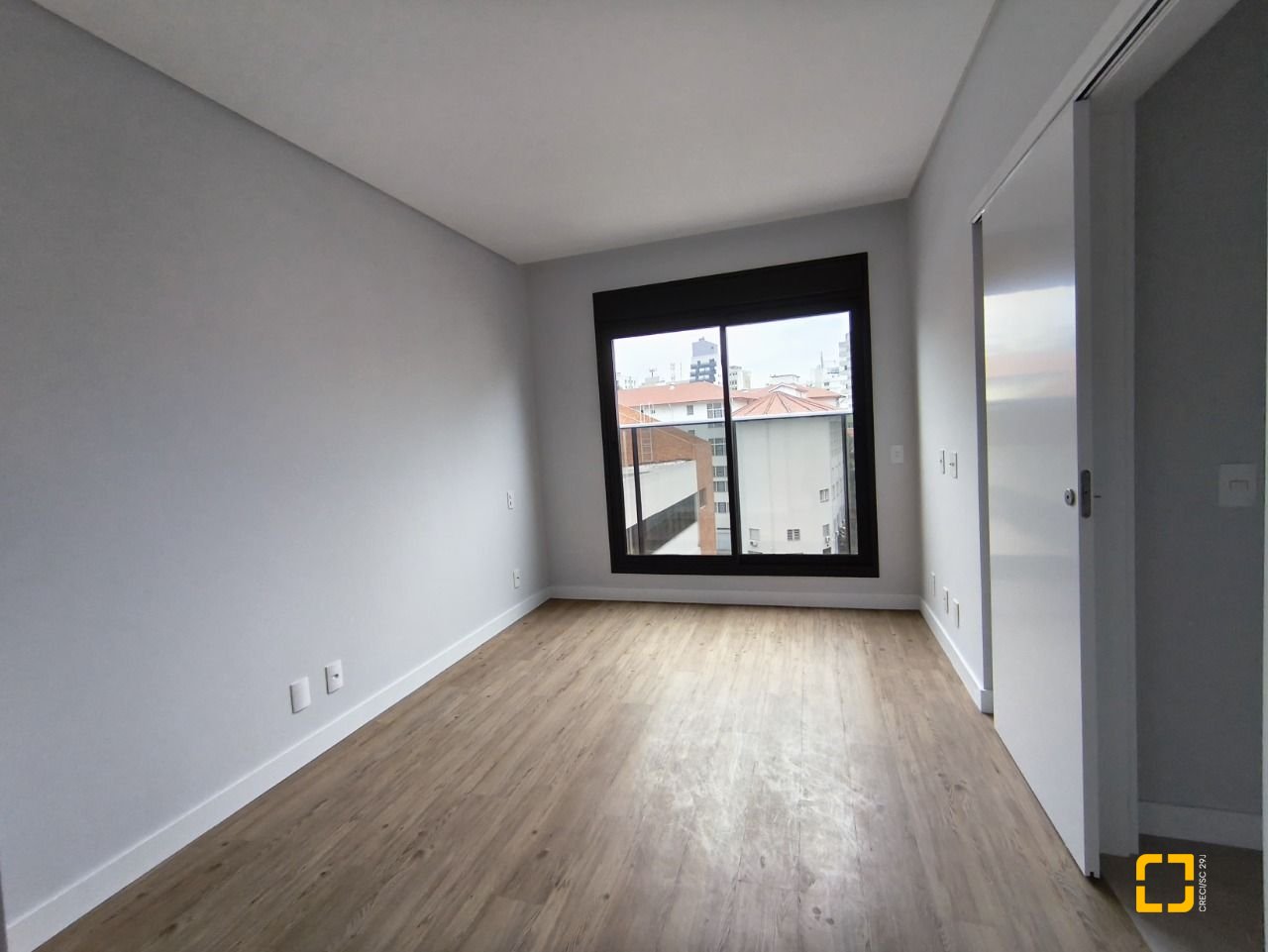 Apartamento com 113m², 4 quartos (sendo 1 suíte), 2 garagens, no bairro Centro em Florianópolis