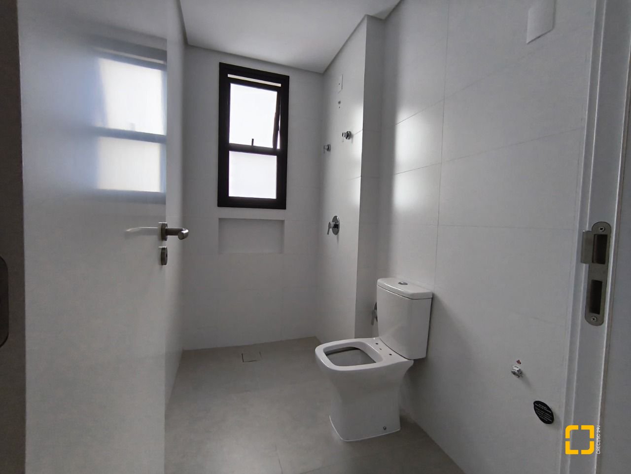 Apartamento com 113m², 4 quartos (sendo 1 suíte), 2 garagens, no bairro Centro em Florianópolis