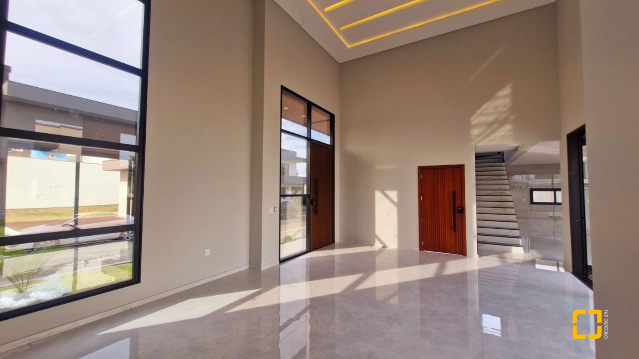 Casa de Condomínio com 214m², 4 quartos (sendo 1 suíte), 2 garagens, no bairro Ingleses em Florianópolis